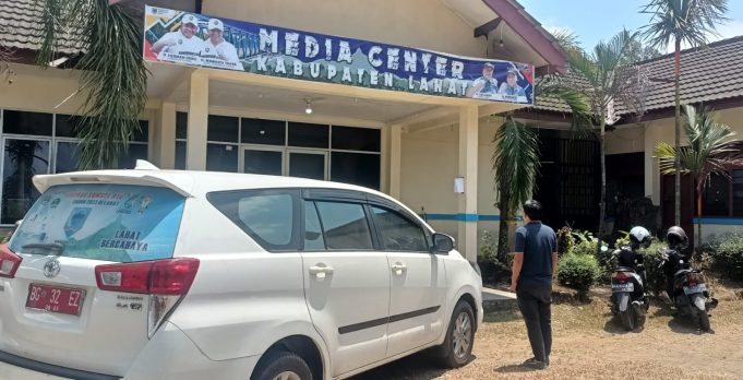 Sulitnya Informasi Rekapitulasi Pertandingan, Sekjen PWI Lahat : KONI Lahat Tak Siap Sekjen PWI Lahat datangi media center Porprov Lahat.