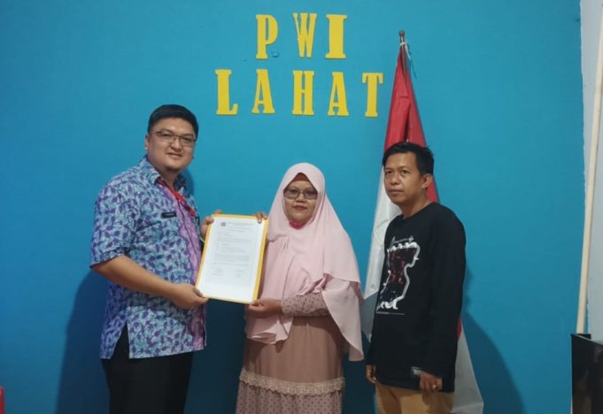 Maksimalkan Pelayanan, BPKAD Lahat Luncurkan Aplikasi SIAP Kepala BPKAD Lahat, M Ghupran D SE sosialisasikan Aplikasi SIAP ke PWI Kabupaten Lahat. Foto Istimewa.