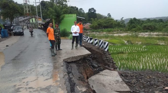 Hujan Mulai Guyur Lahat, Warga Diimbau Bersihkan Sungai dan Selokan