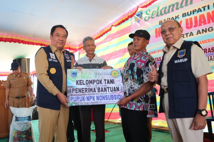 Genjot Produksi, Petani Dapat Bantuan Pupuk Organik Cair Gratis
