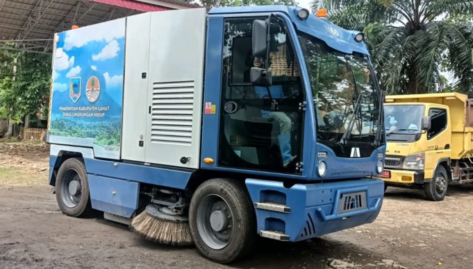 Truk Penyapu Jalan di Lahat Mulai Beroperasi, Berikut Ulasannya
