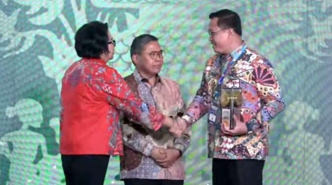 Lahat 10 Tahun Pertahankan Piala Adipura