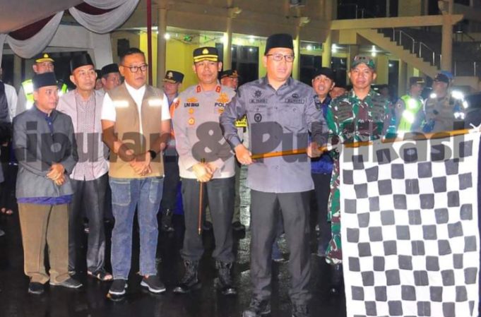 Pj Bupati Lahat Lepas Rombongan Pawai Takbir Keliling