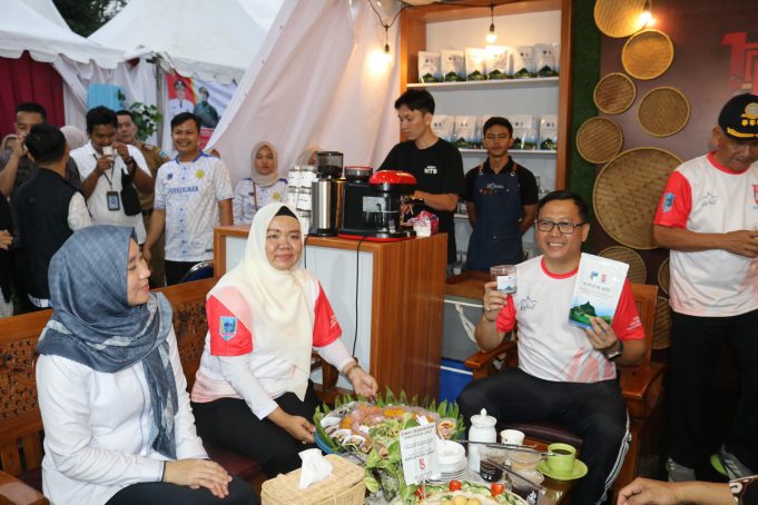 Tampilkan Komoditi Perkebunan, Pj Bupati Lahat Sebut Disbun Buat Petani Kian Sejahtera