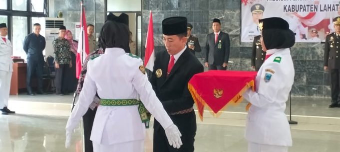 Imam Pasli Kukuhkan 36 Paskibraka Lahat 2024