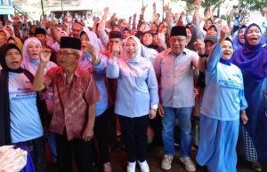 Kunjungi Desa Tanjung Aur Gumay Ulu Pasangan Berlian Disambut Pantun