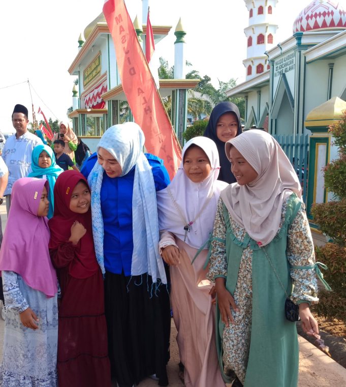 Sentuhan Sayang Hj Lidyawati Untuk Anak Anak