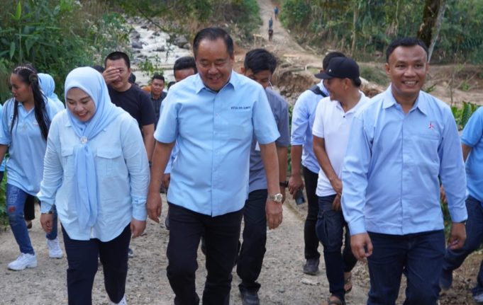 Prihatin, Cik Ujang-Lidyawati Datangi Lokasi Banjir
