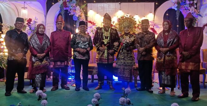 Hadiri Pernikahan di Mulak Sebingkai, Ini Pesan Haryanto untuk Rismita dan Hendrian