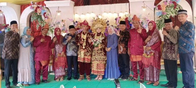 Calon Wakil Bupati H. Haryanto Saksikan Bahagianya Aji dan Rizki