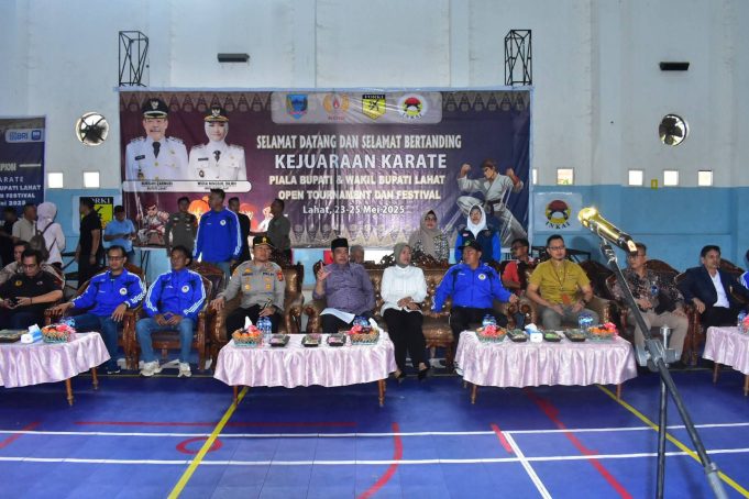 Bursah Buka Kejuaraan Karate Piala Bupati Lahat