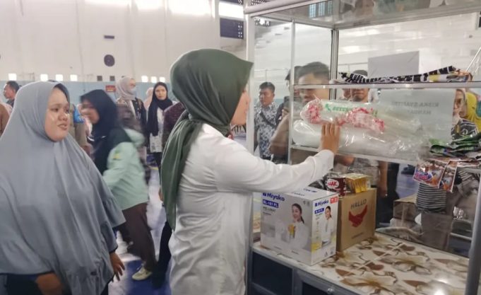 Widia: Masyarakat Harus Mandiri, 100 KPM Diberi Bantuan Upek