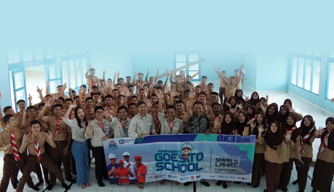Priamanaya Group Goes To School ke SMAN 4 dan Santo Yosef Lahat