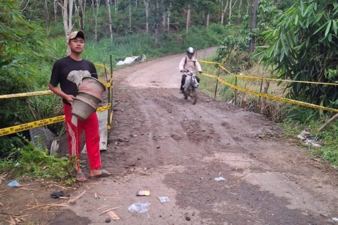 Khawatir Kembali Telan Korban, Kades Pandan Arang Ulu Ajak Forkopimcam dan Perusahaan Perbaiki Jembatan Amblas