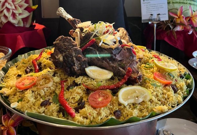 Hotel Santika Lahat Hadirkan Iftar ‘Cahaya Ramadhan’, Sajikan Nasi Kebuli hingga Door Prize Voucher Menginap