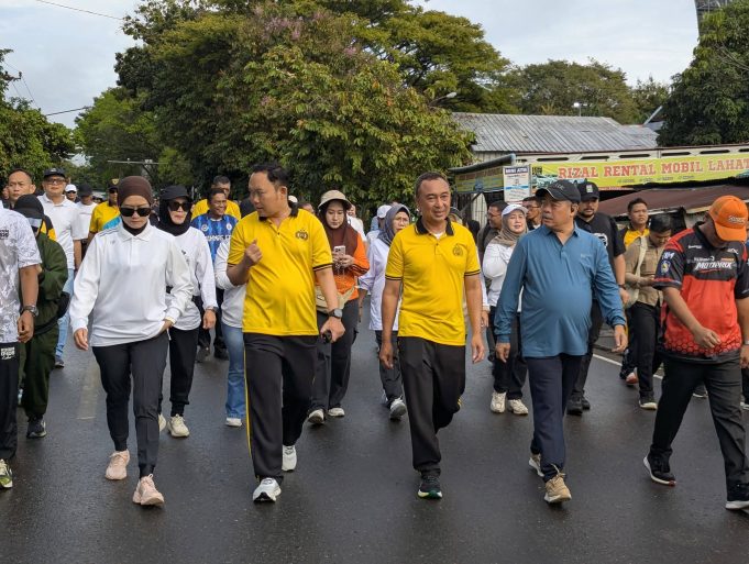 Ribuan Warga Serbu CFD Perdana, Jalan Utama Disulap Jadi Lautan Manusia