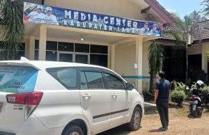 Sulitnya Informasi Rekapitulasi Pertandingan, Sekjen PWI Lahat : KONI Lahat Tak Siap Sekjen PWI Lahat datangi media center Porprov Lahat.