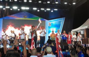 Resmi Dibuka, Cik Ujang : Porprov, Sejarah Bagi Lahat Gubernur Sumsel, Herman Deru didampingi Bupati Lahat, Cik Ujang membuka Porprov Sumsel. Foto Istimewa.