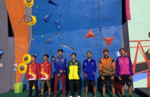 Cabor Panjat Tebing Lahat Kalahkan Pelembang Atlet Panjat Tebing Lahat terima medali. Foto Istimewa.