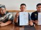 Oknum Kades Penganiaya Kepala Kemenag Lahat Ditetapkan Tersangka Kuasa hukum Kakankemenag Lahat tunjukkan LP kliennya. Foto Istimewa.