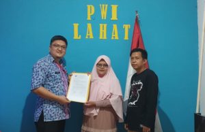 Maksimalkan Pelayanan, BPKAD Lahat Luncurkan Aplikasi SIAP Kepala BPKAD Lahat, M Ghupran D SE sosialisasikan Aplikasi SIAP ke PWI Kabupaten Lahat. Foto Istimewa.