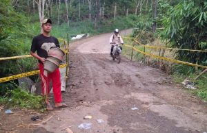 Khawatir Kembali Telan Korban, Kades Pandan Arang Ulu Ajak Forkopimcam dan Perusahaan Perbaiki Jembatan Amblas